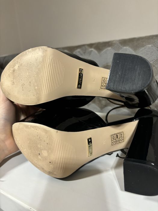 Guess pumps Calane (tocuri cu platforma Guess,stare foarte buna)