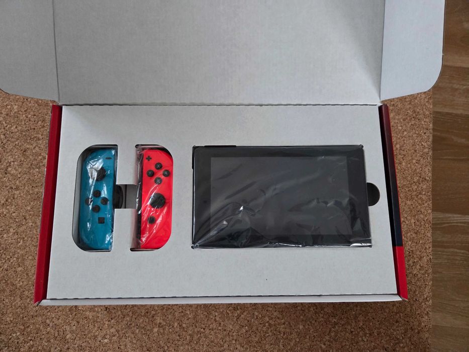 Конзола Nintendo Switch пълен комплект