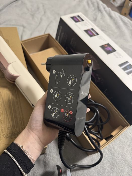 dyson airstrait , nou, stare excelenta ,fara defecte