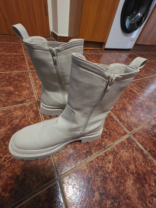 Продавам боти 41 номер запазени