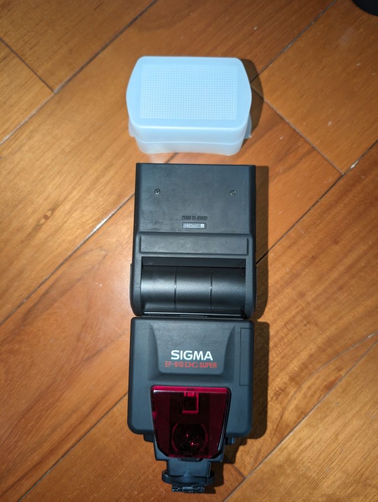Продам фотоаппарат Pentax K01+доп.обьектив Pentax+вспышкаSigma+сумочка