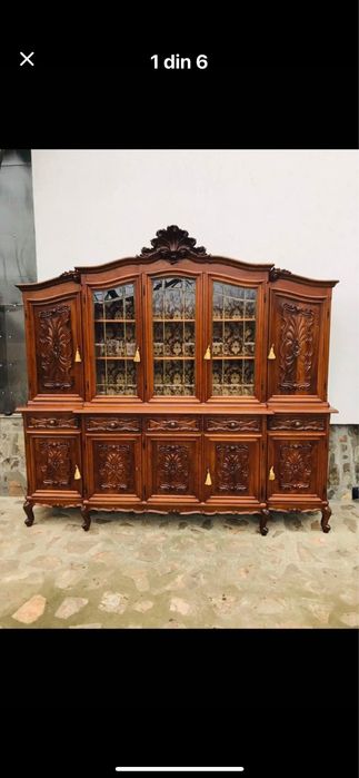 Vitrine stil Baroc Piemontez din lemn sculptat Nuc