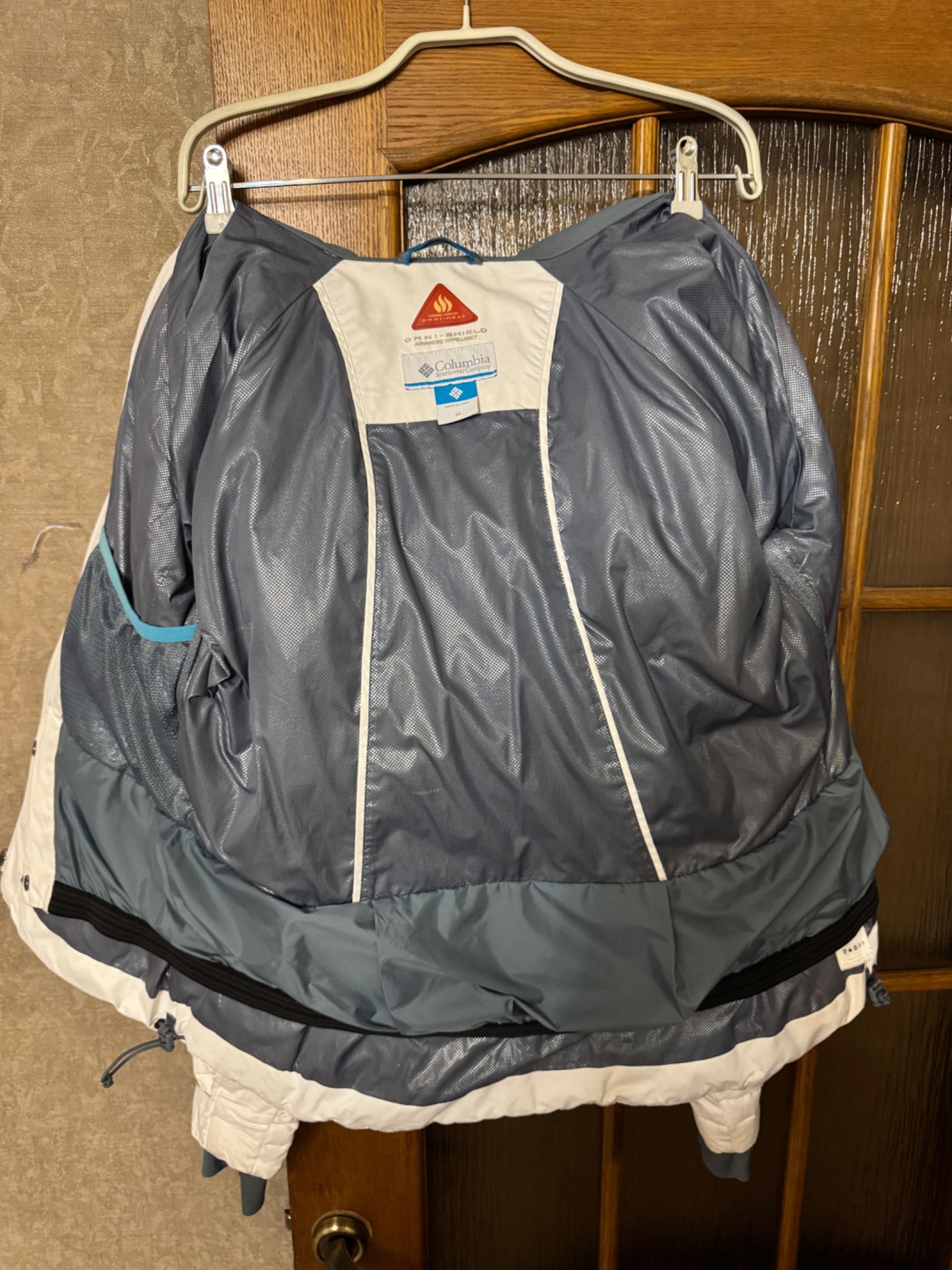 Продам зимнюю куртку Columbia