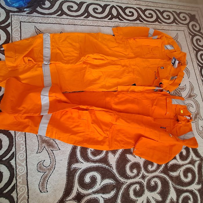 Спецодежды комбинезон по 6000 тг