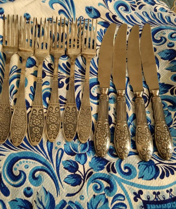 Продам мельхиороовые вилки и ножи, новые,  не пользовались