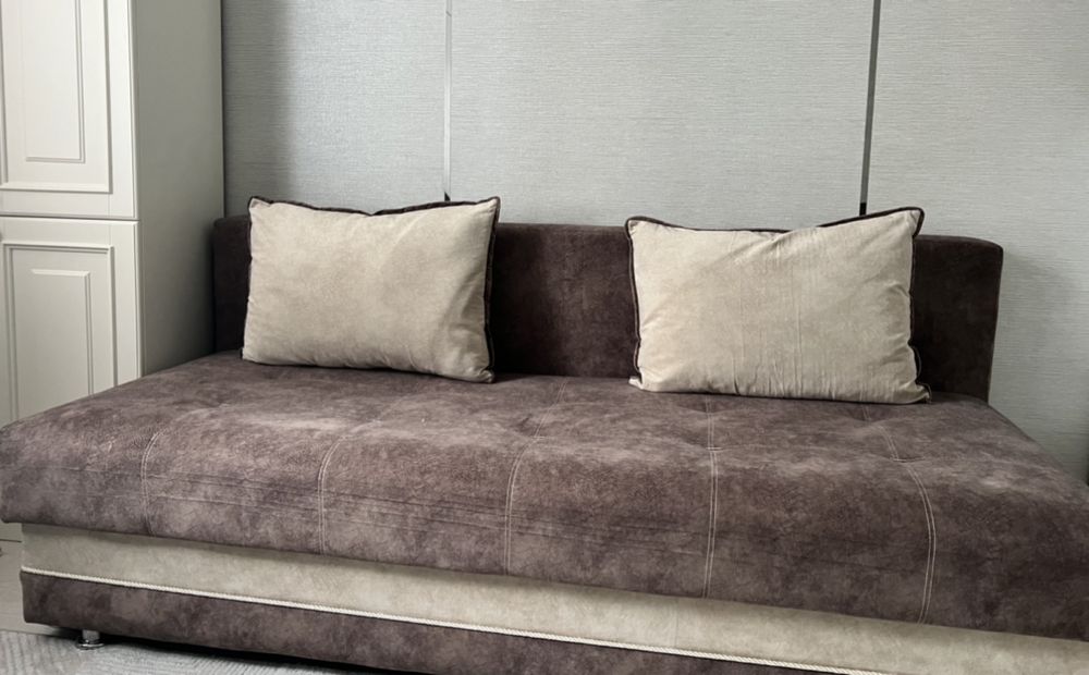 Продам диван в хорошем состояние, имеется место для белья!