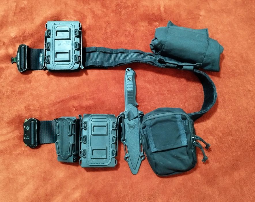 Curea tactica militara airsoft neagra cu accesorii