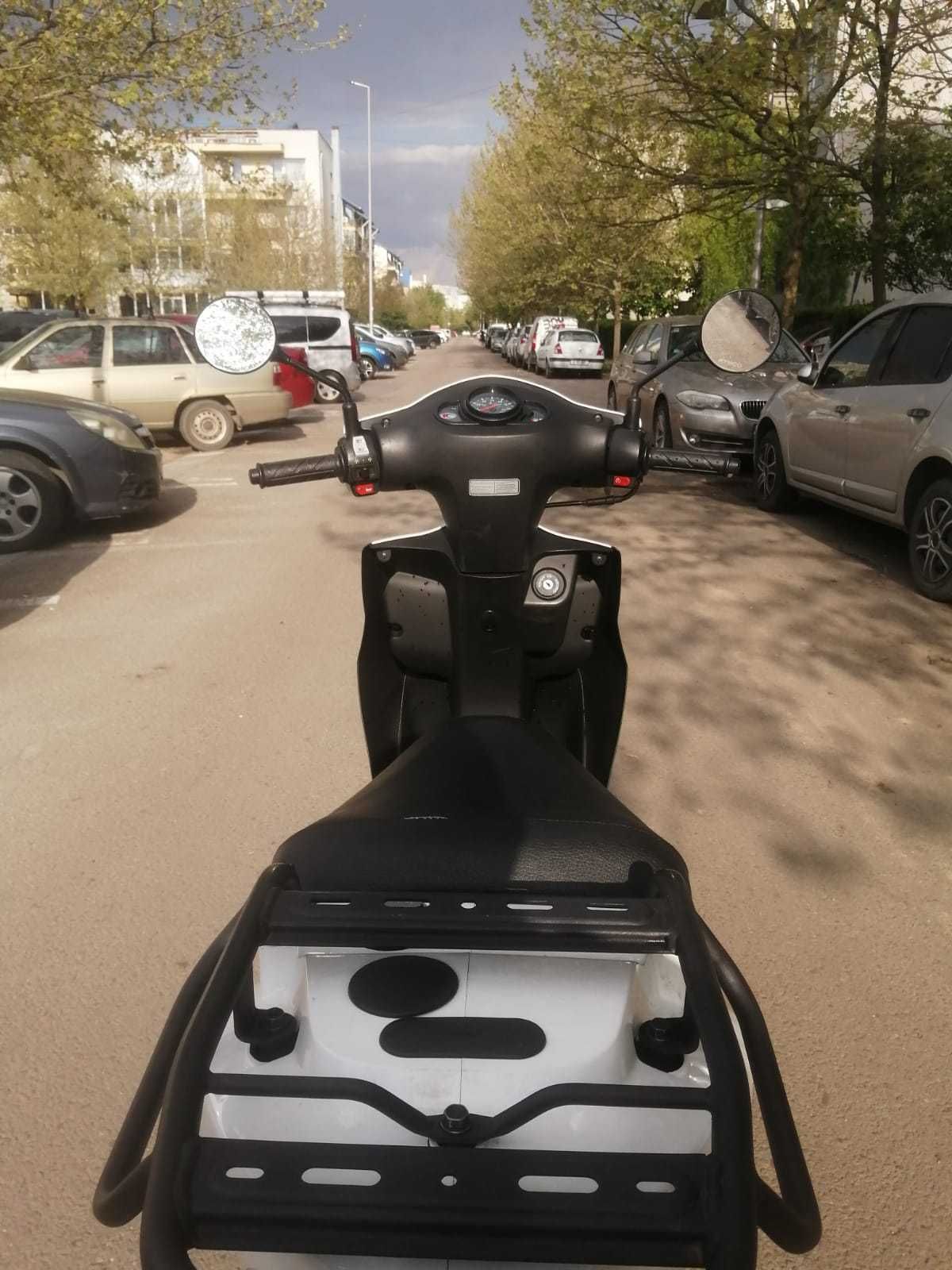 Scuter kymco de inchiriat pentru glovo/tazz/bolt food