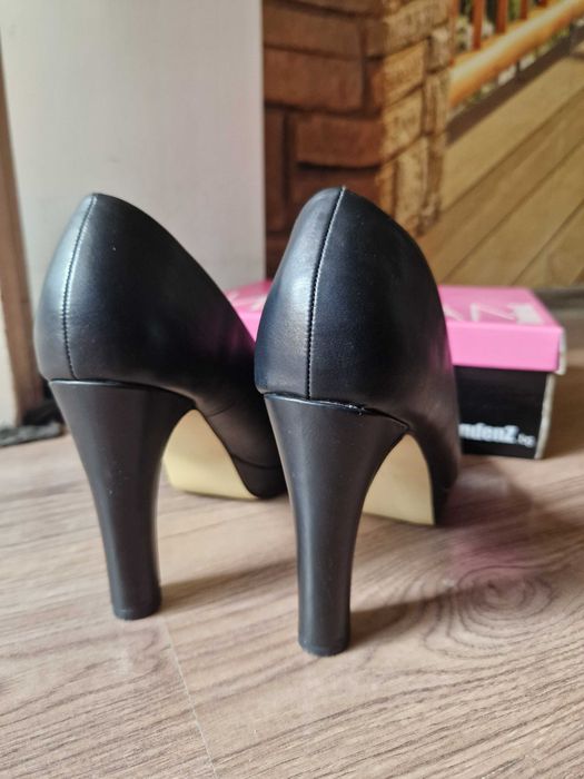 Дамски обувки на висок ток