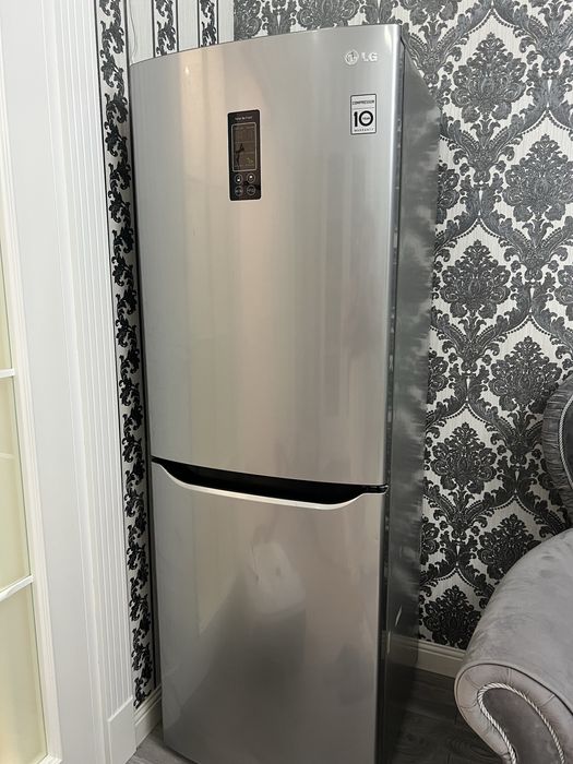 Холодильник LG отличный