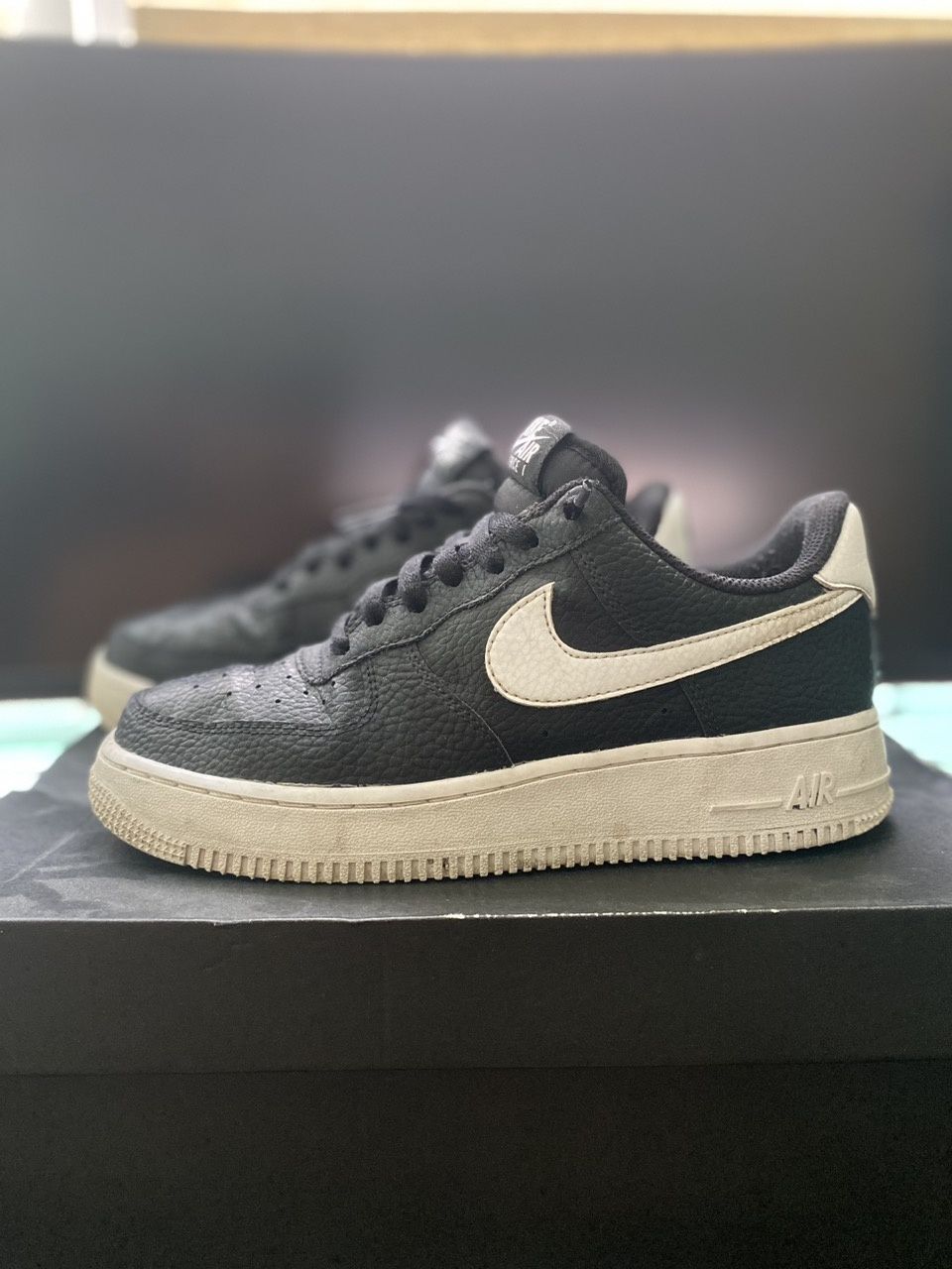 Air force 1 black and white