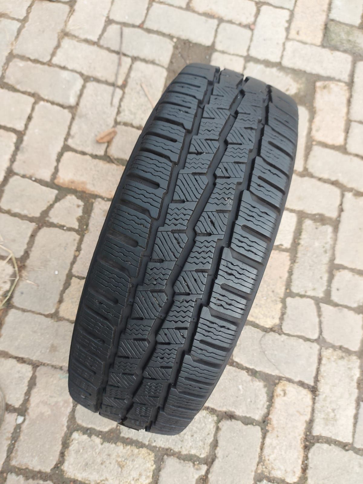 O bucată 215/65 R16C M+S iarnă - una Continental Michelin Pirelli