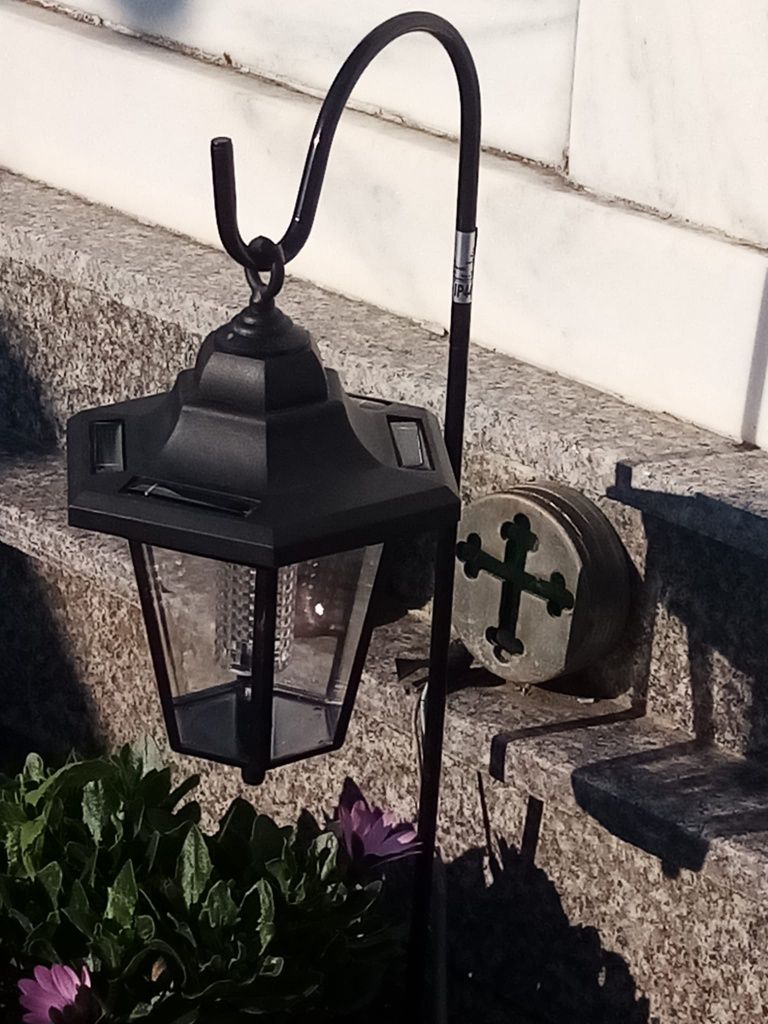 Promotie !Lampa solara tip felinar , pentru morminte , curti ,terase ș