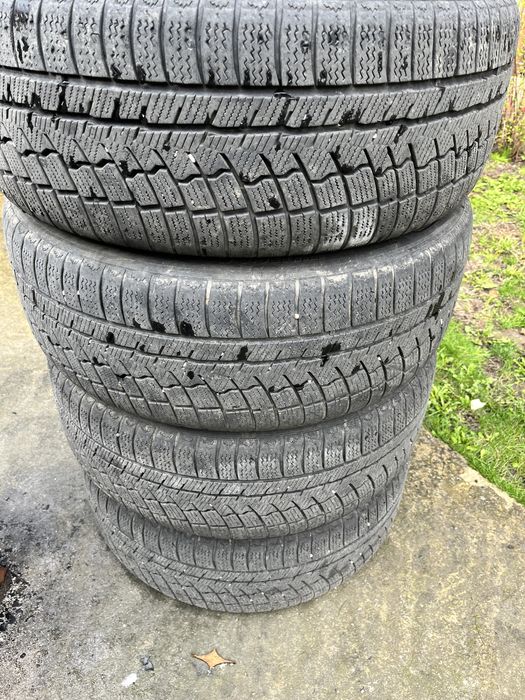 Ser 4 Anvelope de iarna 225/50 R17