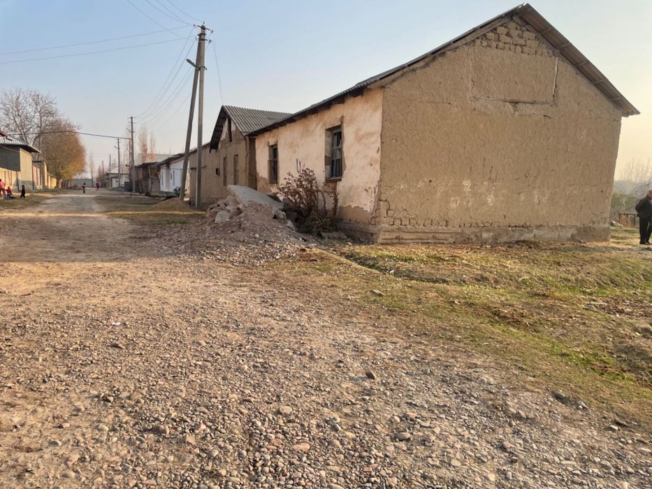 Buka tumani markazda yer uchastka ishlab chiqarish dala hovli zor lok