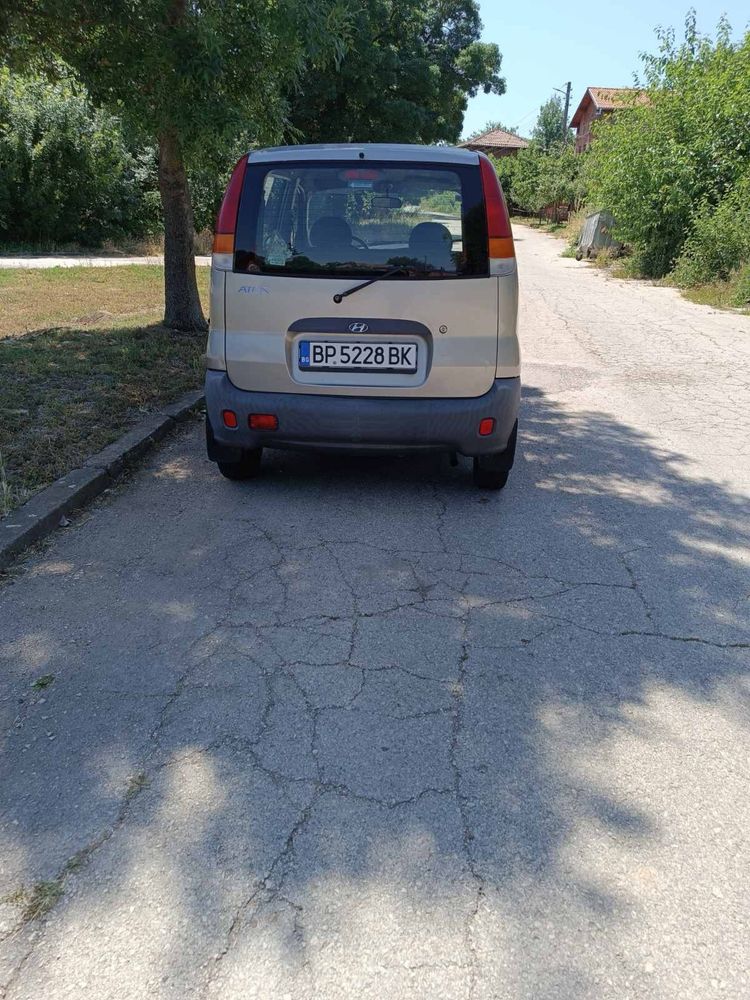 Лек автомобил Hundai