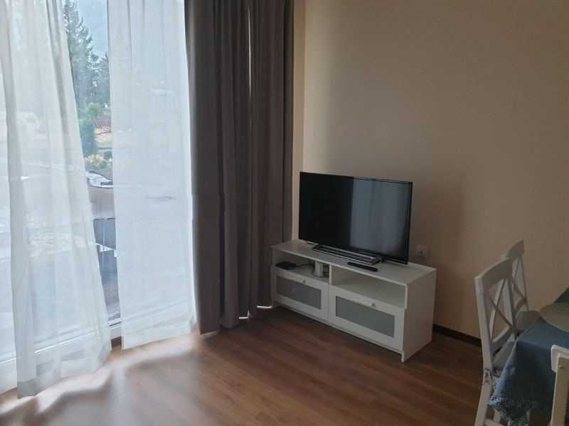 Дава се под наем Двустаен апартамент в София, Кръстова вада - 74 кв.м за 600 € - Снимка #2