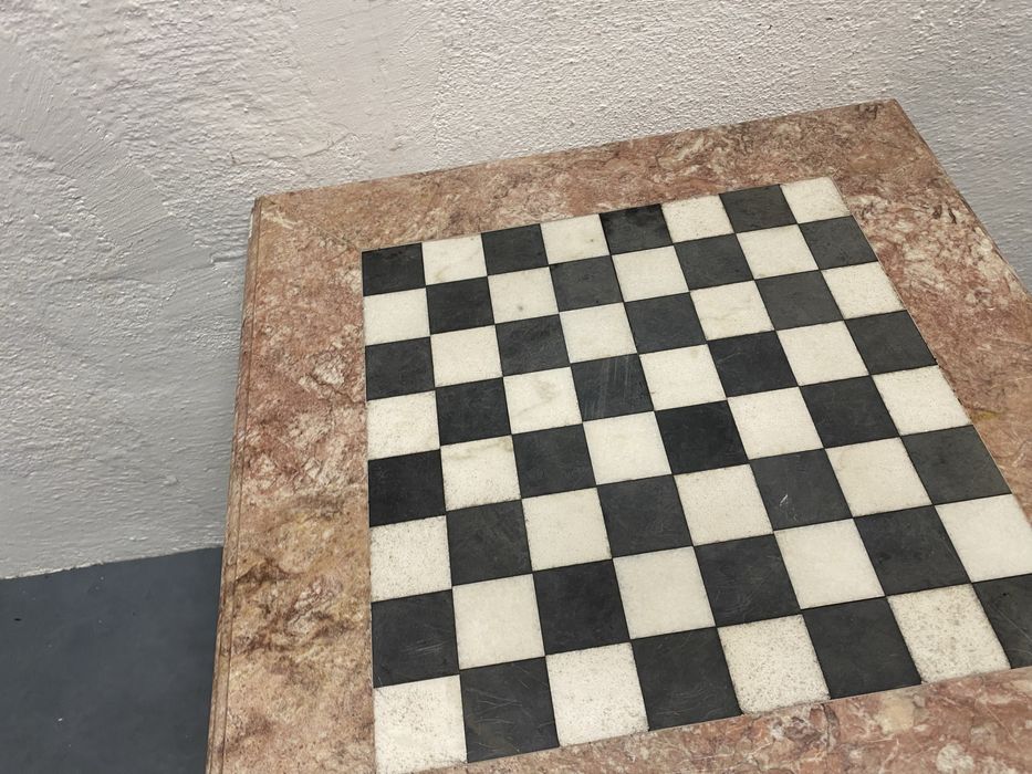 Френска маса за игра на шах с мраморен плот и основа от чугун