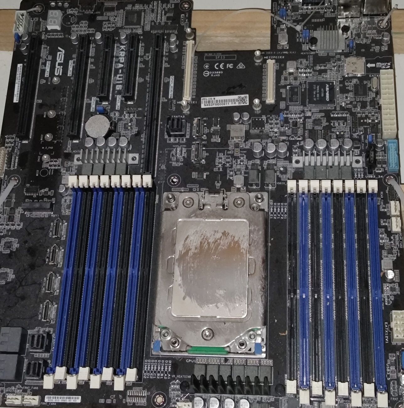 32 ядрен AMD EPYC 7532 и дъно ASUS KRPA-U16