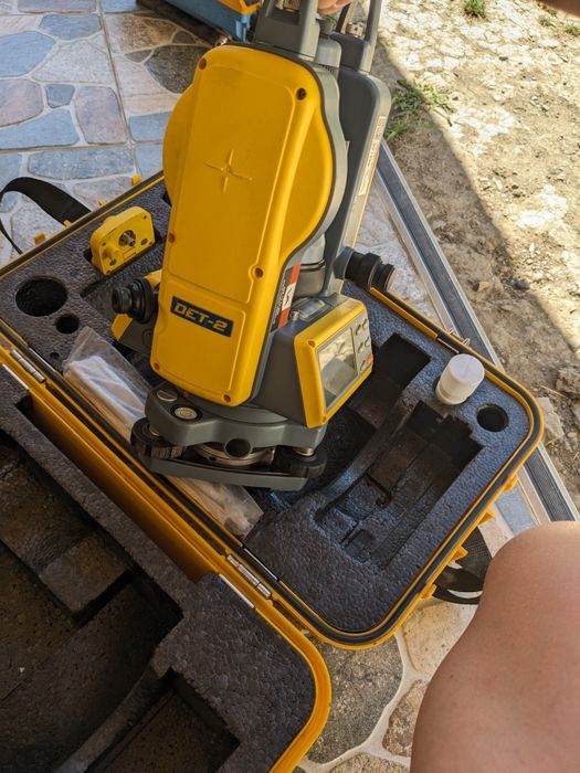 SPECTRA PRECISION DET-2 laser  complet 
Precizie de 2", cu rezoluție d