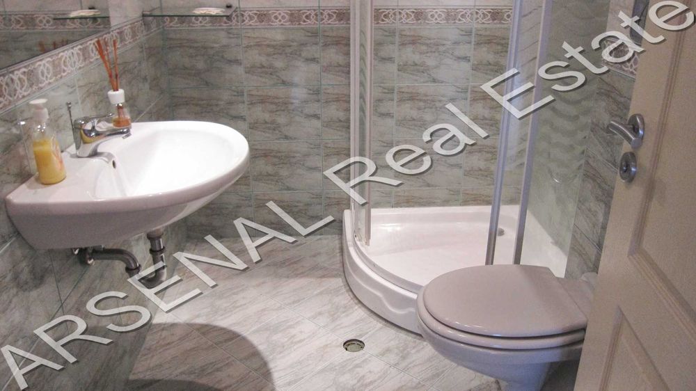 Тристаен апартамент под наем, Център