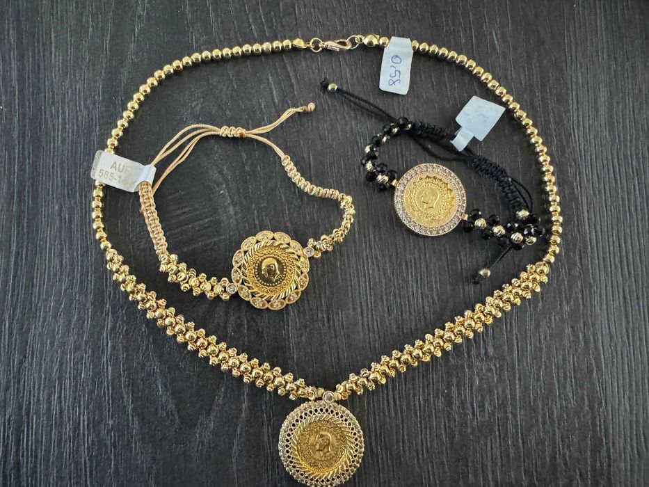 синджир и гривна със златен медальон