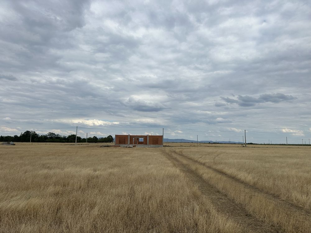 Vând teren intravilan Zimandcuz la 10 km de Arad