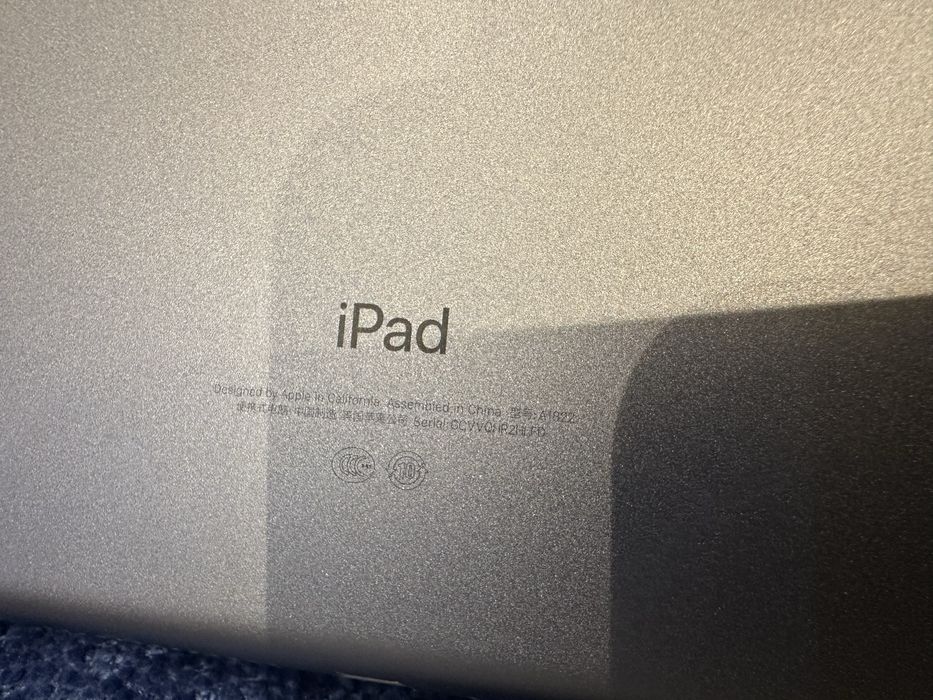 * Apple iPad A1822 5-го поколения на запчасти