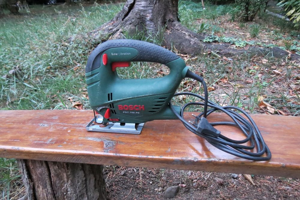 Vând fierastrau pendular Bosch Pst 700 PE