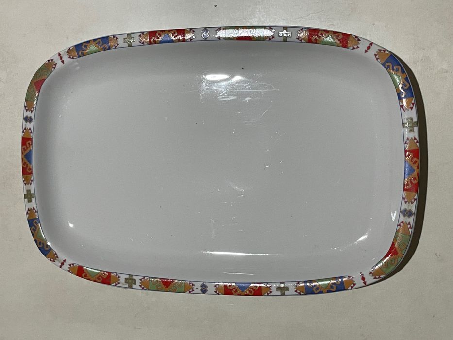 Голямо порцеланово плато с маркировка