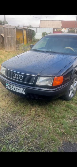 Ауди 100 в хорошем состояние
