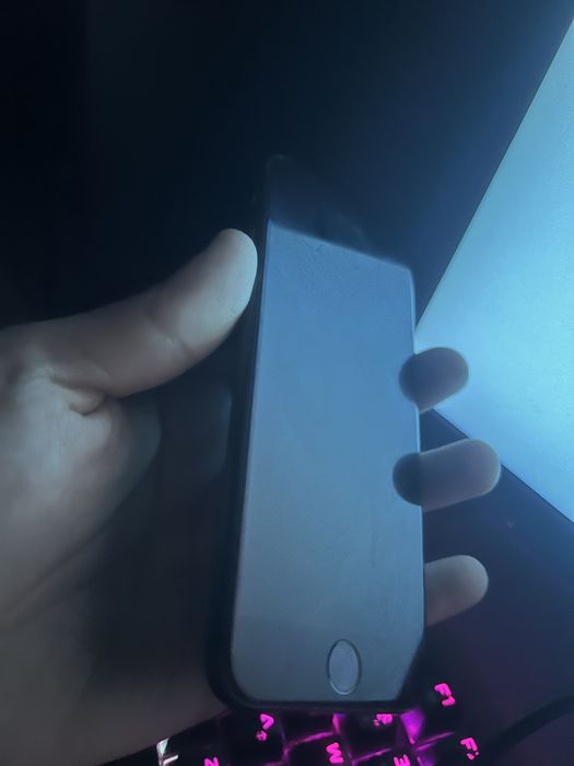 Айфон сатылад 8 7+