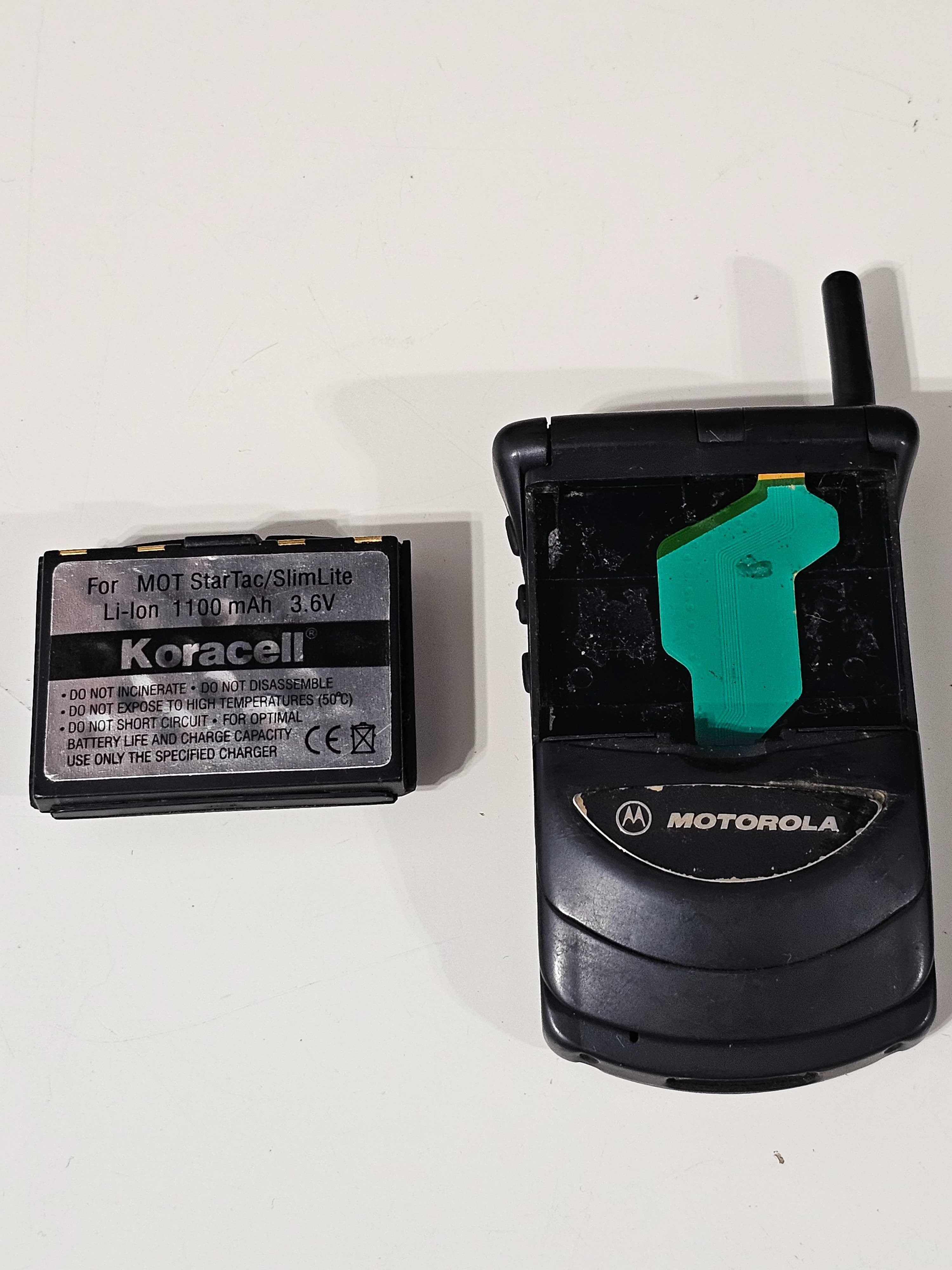 Telefon piesa Colectie Motorola StarTak cu alimentator
