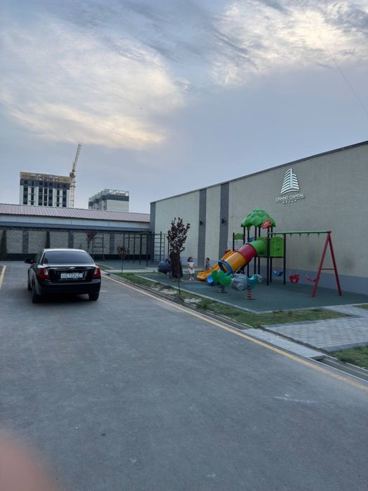 Срочна 2 хонали уй сотилади.