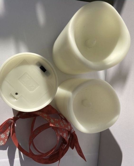 Set de 3 lumanari cu baterii cu fundite festive detasabile