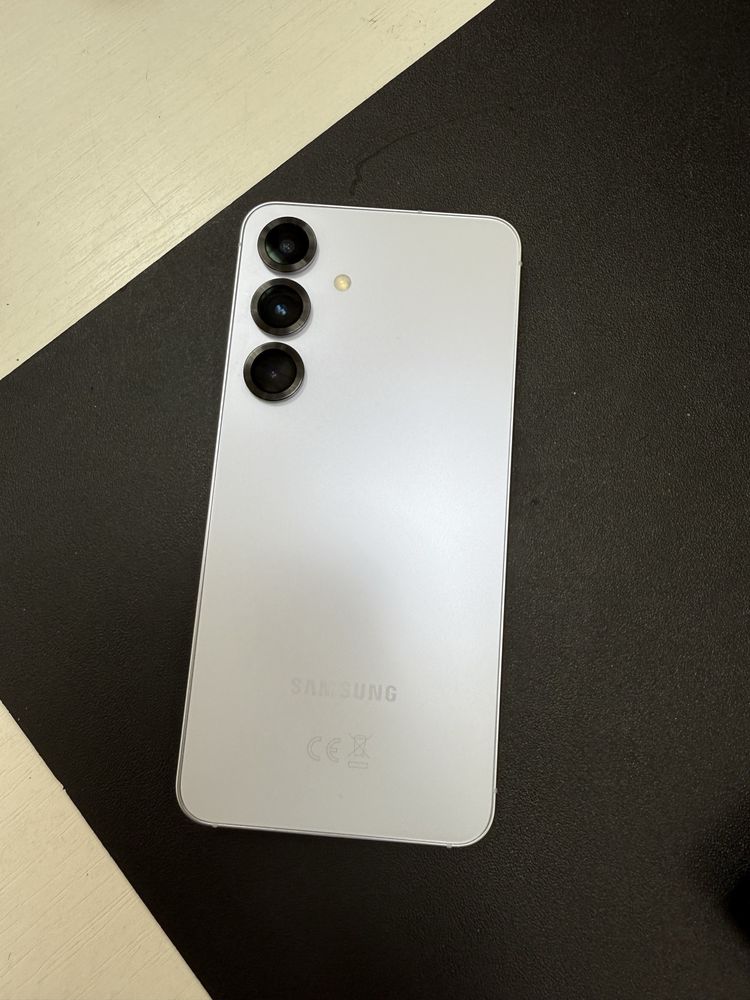 Продавам Samsung S25 128gb ice blu