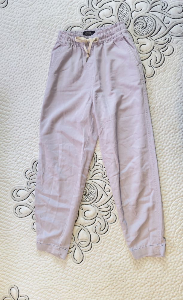 Pantaloni Bershka noi