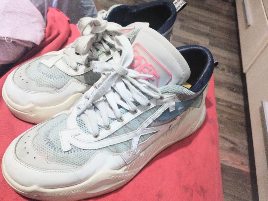 Adidas  pt.toate sezoane