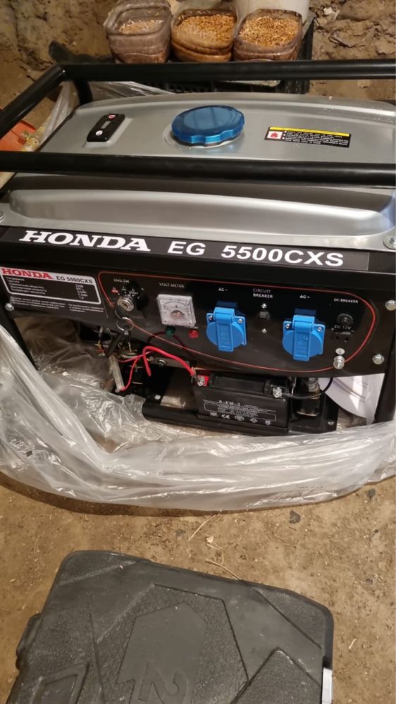 Бензиновый генератор Honda EG5500CXS