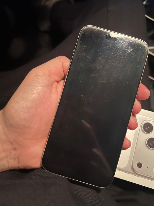 Vand 15 pro max 256 spart spate