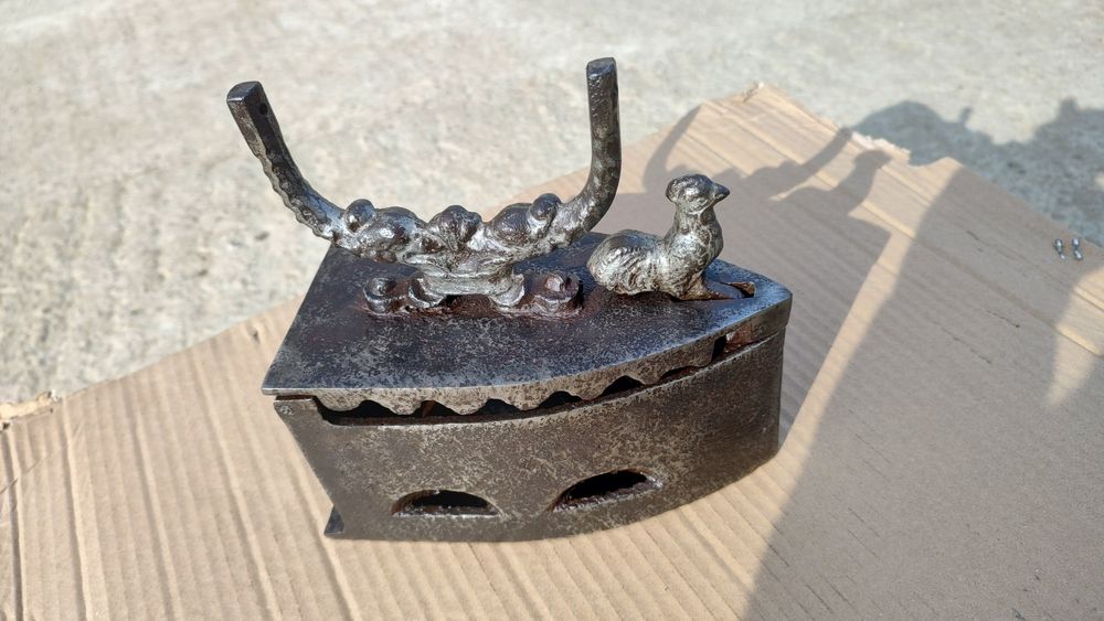 Vând fier de călcat / vintage