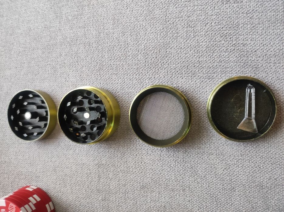 Гриндер /грендер/ grinder /мелничка за тютюн