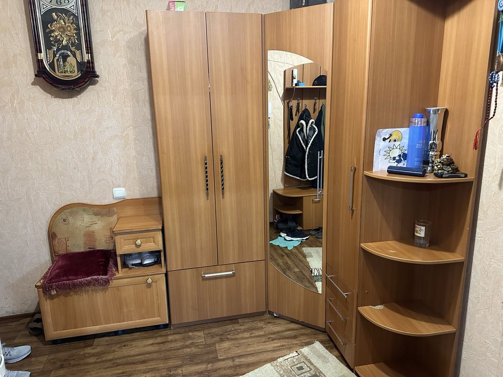 Продам шкаф в прихожую