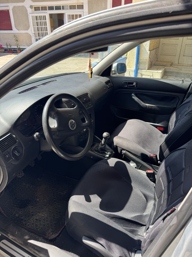 Volkswagen Golf , benzina din anul 2001