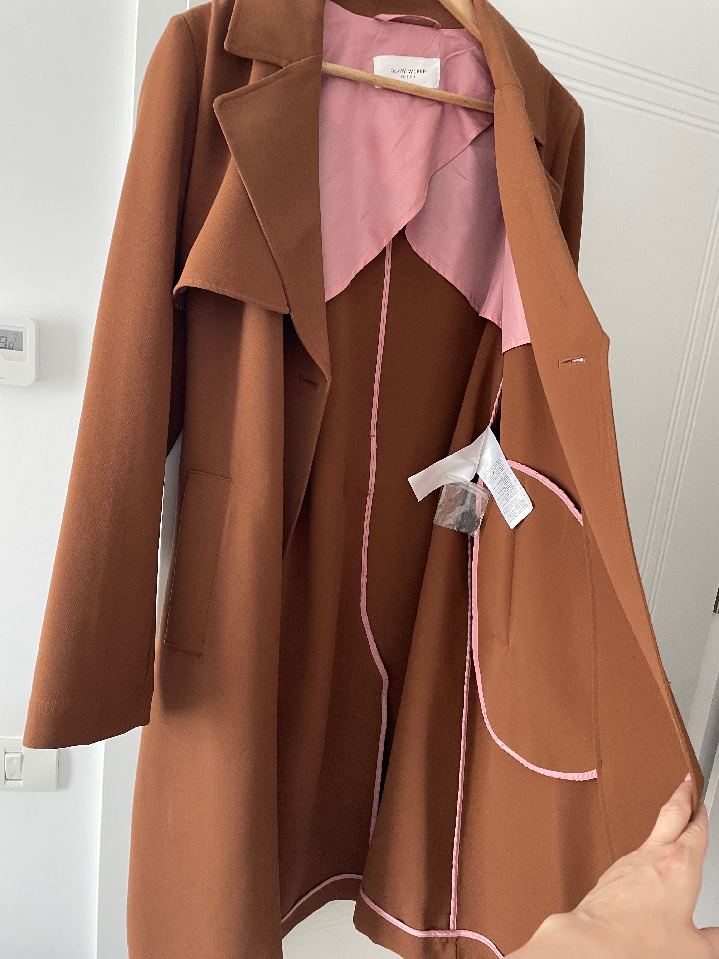 Vand pardesiu Gerry Weber in stare foarte buna