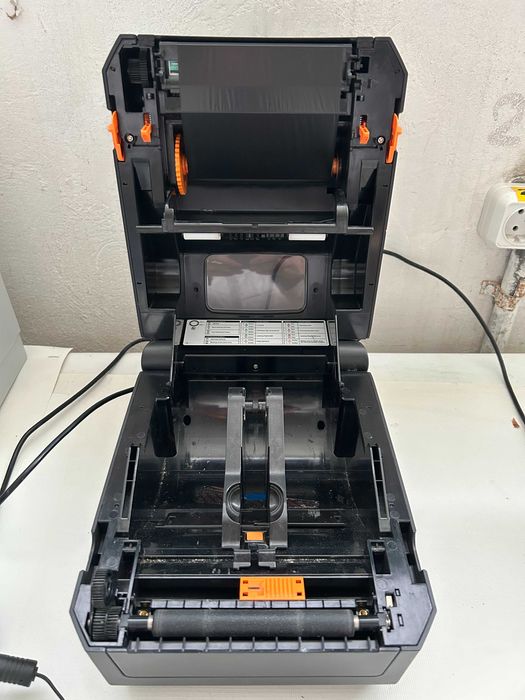 Argox- imprimanta termica portabila  pentru etichete adezive
