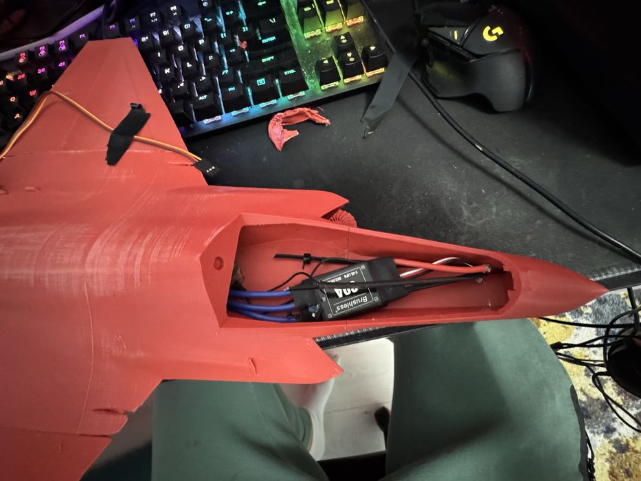 Vand avion de lupta proiect f 35 din plastic