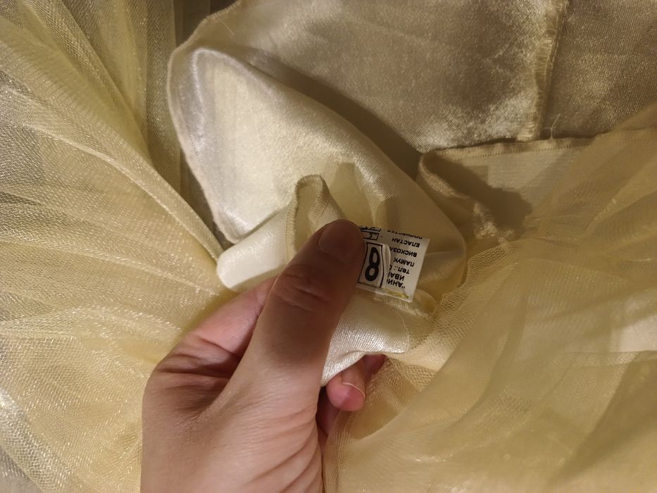 Кокетни празнични роклички момиче  7-8 години.