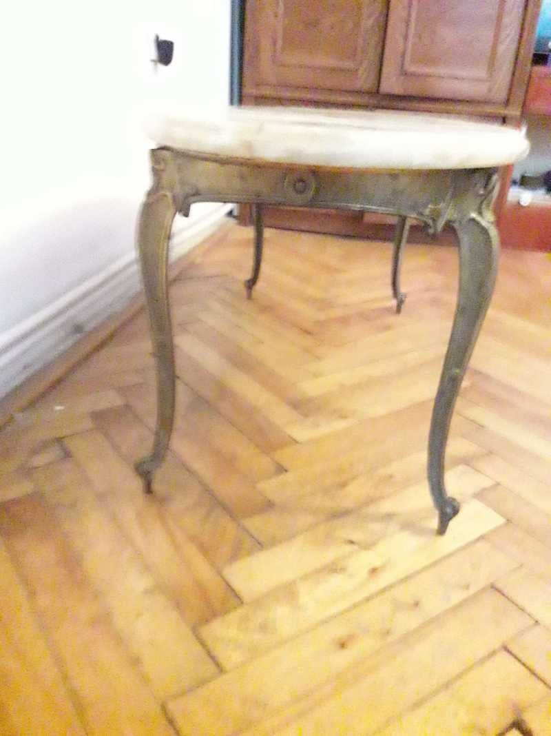 Masa ovala cu cadru si picor din bronz blat din onix