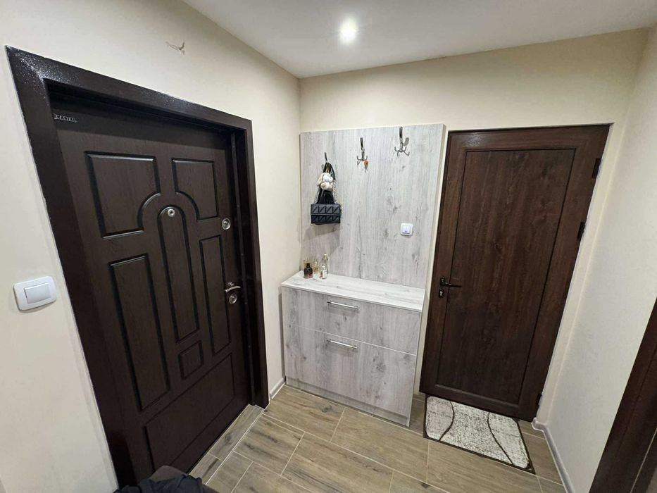 Собственик продава двустаен панелен апартамент след основен ремонт